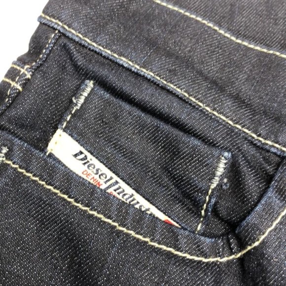 LIKE NEW (Never Washed) DIESEL DARKWASH LIV STRETCH SLIMCUT JEANS 28x32 ⭐ - Picture 7 of 10